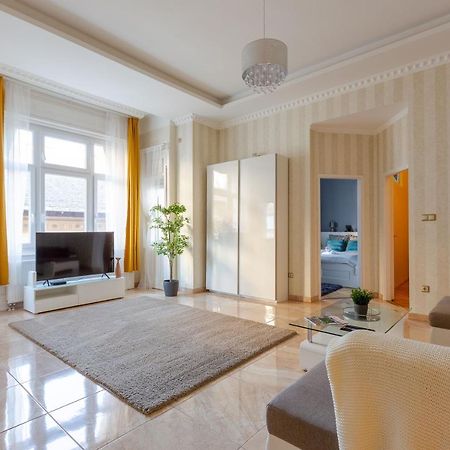 Luxury Downtown Home By Anna Budapest Exteriör bild