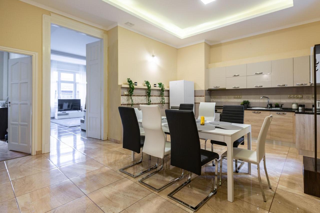 Luxury Downtown Home By Anna Budapest Exteriör bild