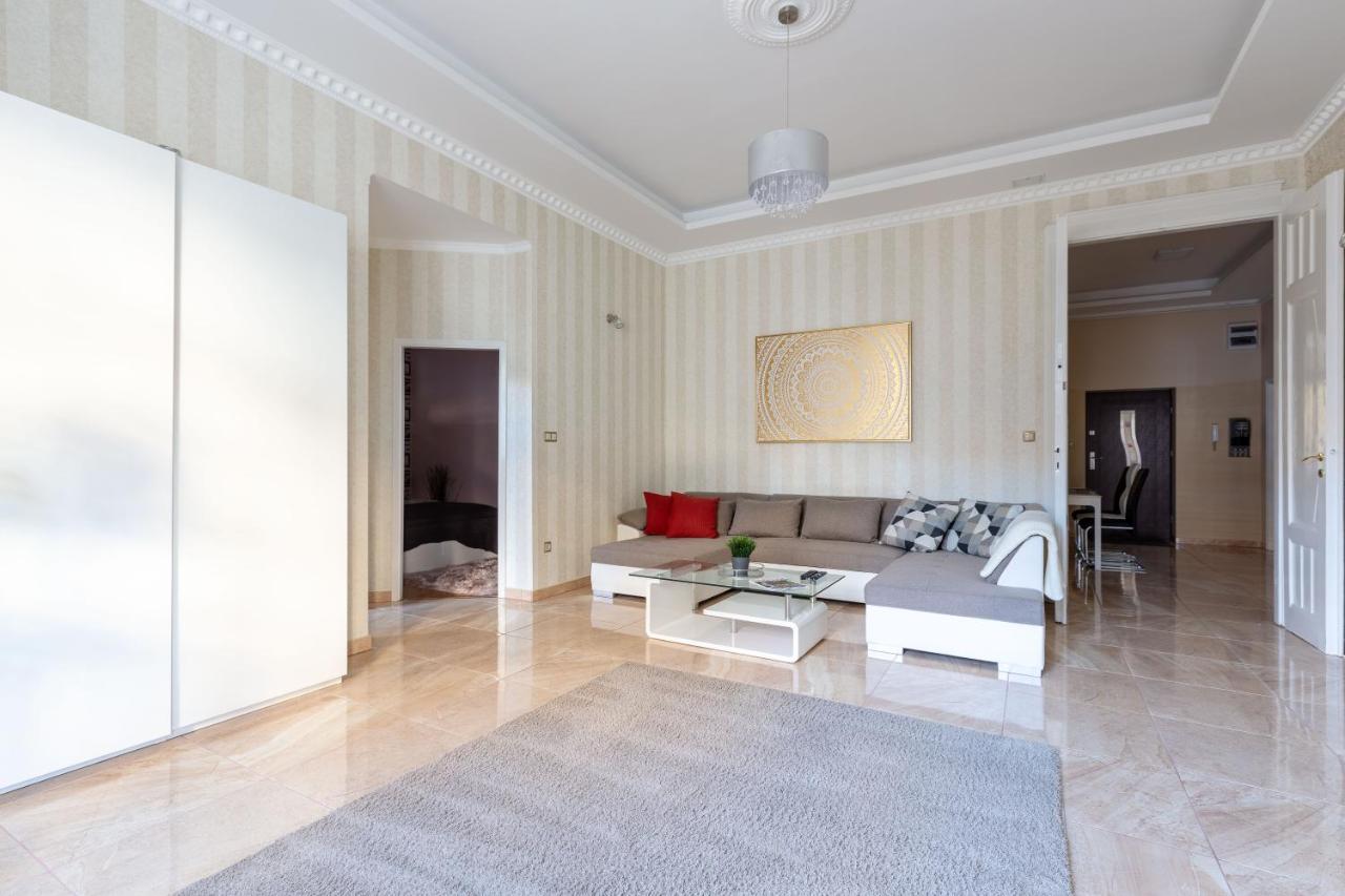 Luxury Downtown Home By Anna Budapest Exteriör bild