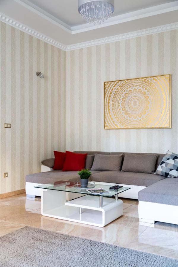 Luxury Downtown Home By Anna Budapest Exteriör bild